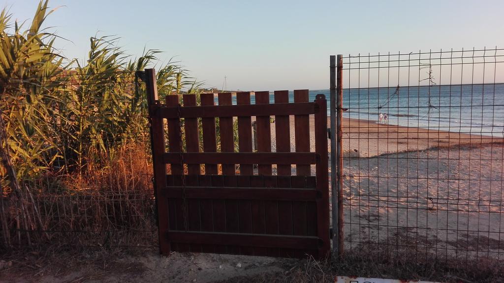רוטה En Finca Las Dunas Dos Chalets Con Jacuzzis En Primera Linea De Playa , Uno De 4 Dormitorios Y Otro De 2 Dormitorios, Llama Al Seiscientos Veintisiete Cuatrocientos Diecisiete Trescientos Noventa Y Ocho מראה חיצוני תמונה